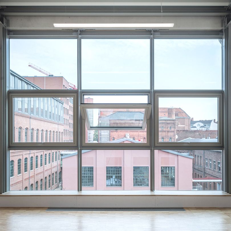 BRIQ / Um & Neubau einer Lagerhalle